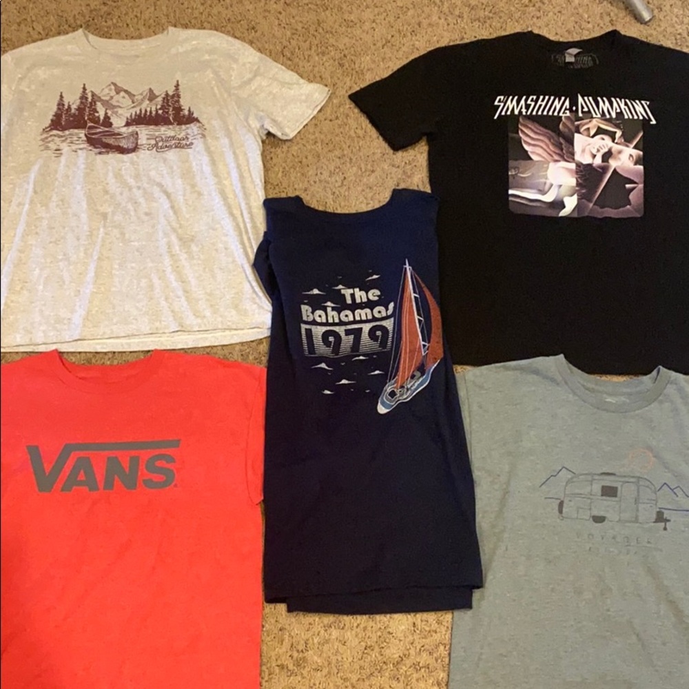 Men’s graphic Tshirts size Medium